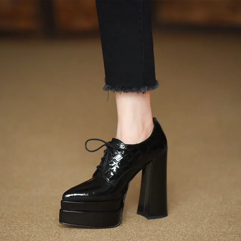 Patent Leather Pump - Spitze Zehen Riemchen High Heels Damen