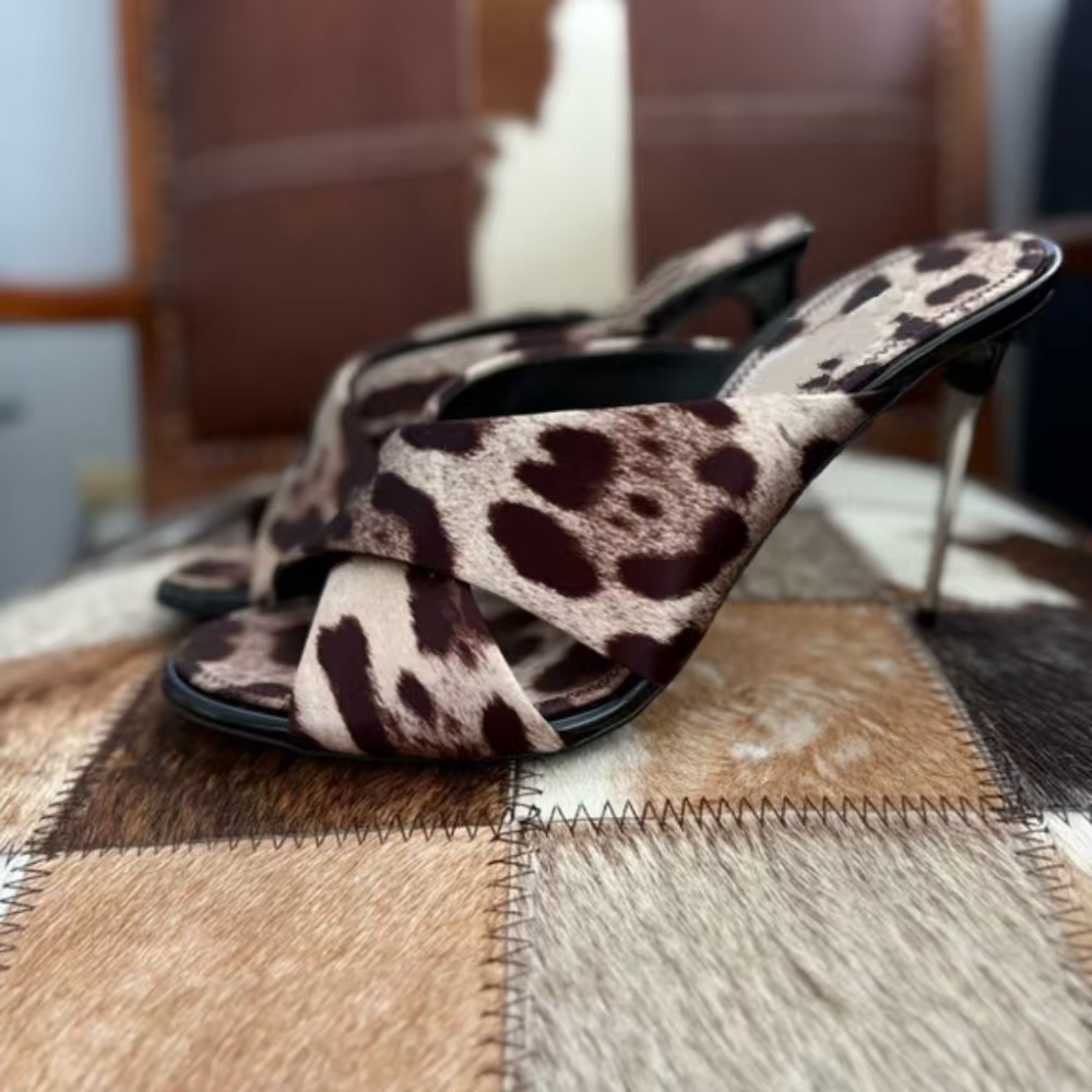 Metallic Heel Sandal - Sexy Stilettos mit Leopardenmuster und überkreuzten