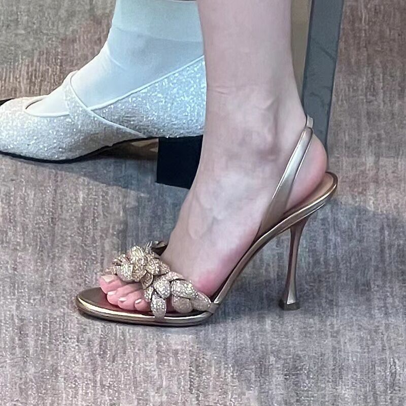 Damensandalen mit spitzer Zehe – Metallic Heel Sandal Bewertung und Preis