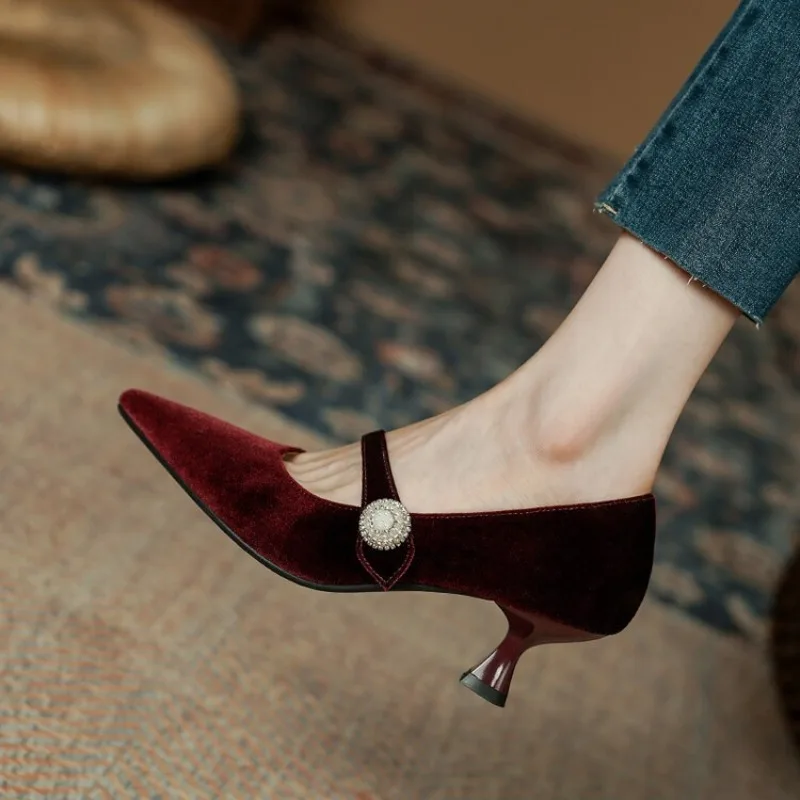 Weinrote Mary-Jane-Schuhe mit  – Mary Jane Shoes Bewertung und Preis