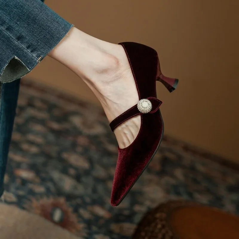 Weinrote Mary-Jane-Schuhe mit  – Mary Jane Shoes Bewertung und Preis