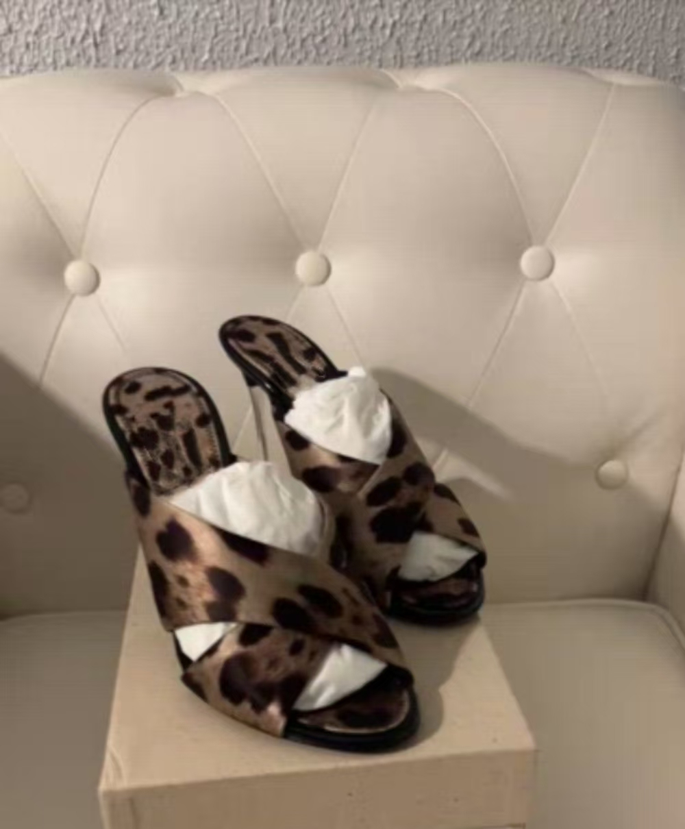 Sexy Stilettos mit Leopardenmu – Metallic Heel Sandal Bewertung und Preis
